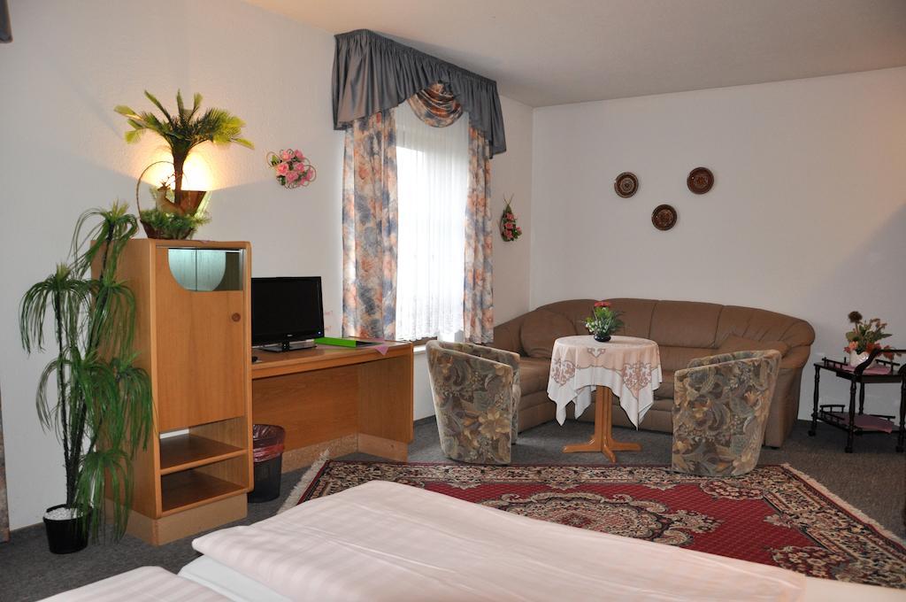 Hotel Fasold Sulzfeld  Стая снимка