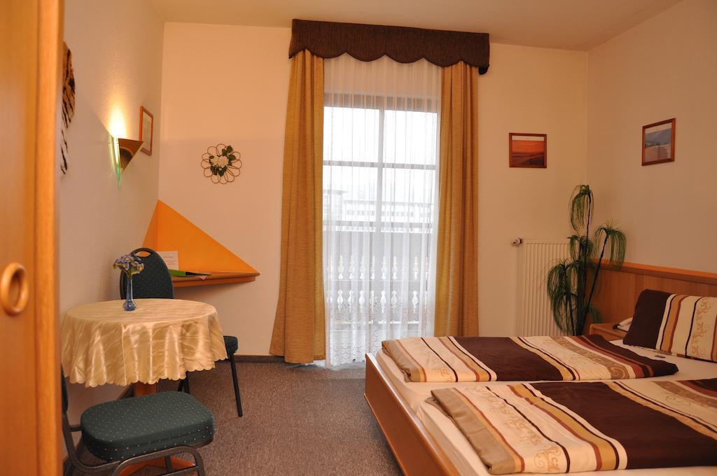 Hotel Fasold Sulzfeld  Стая снимка