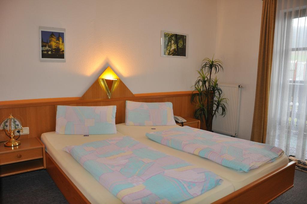 Hotel Fasold Sulzfeld  Стая снимка